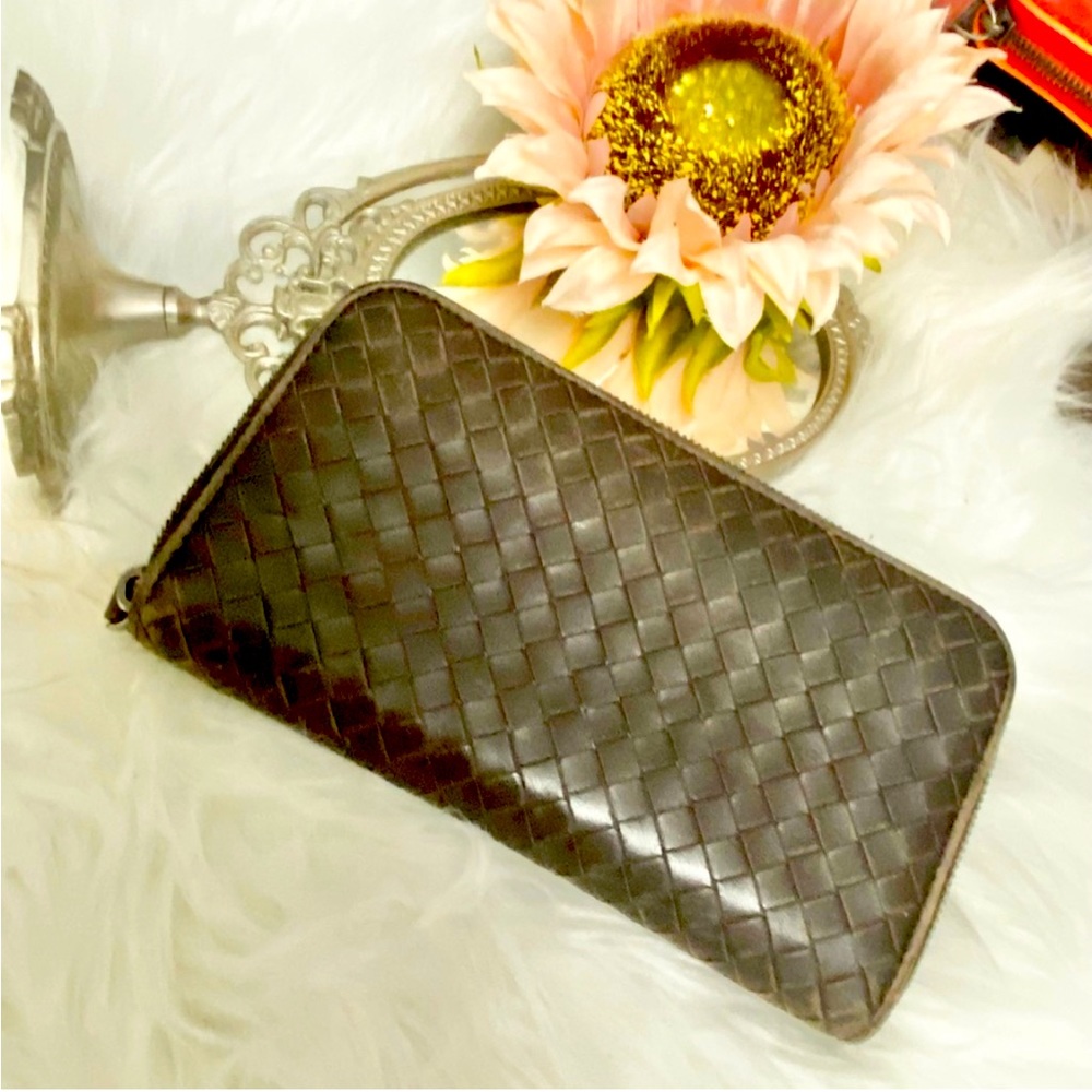 💫Authentic Bottega Veneta Zippy Wallet!